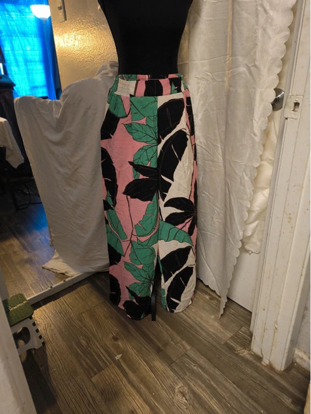#SofiaVergara #MultiTropicalprint #ResortWear